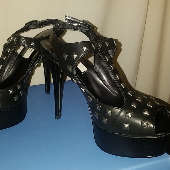 2/$20 Simply Vera Wang studded black high heel - Picture 2 of 4